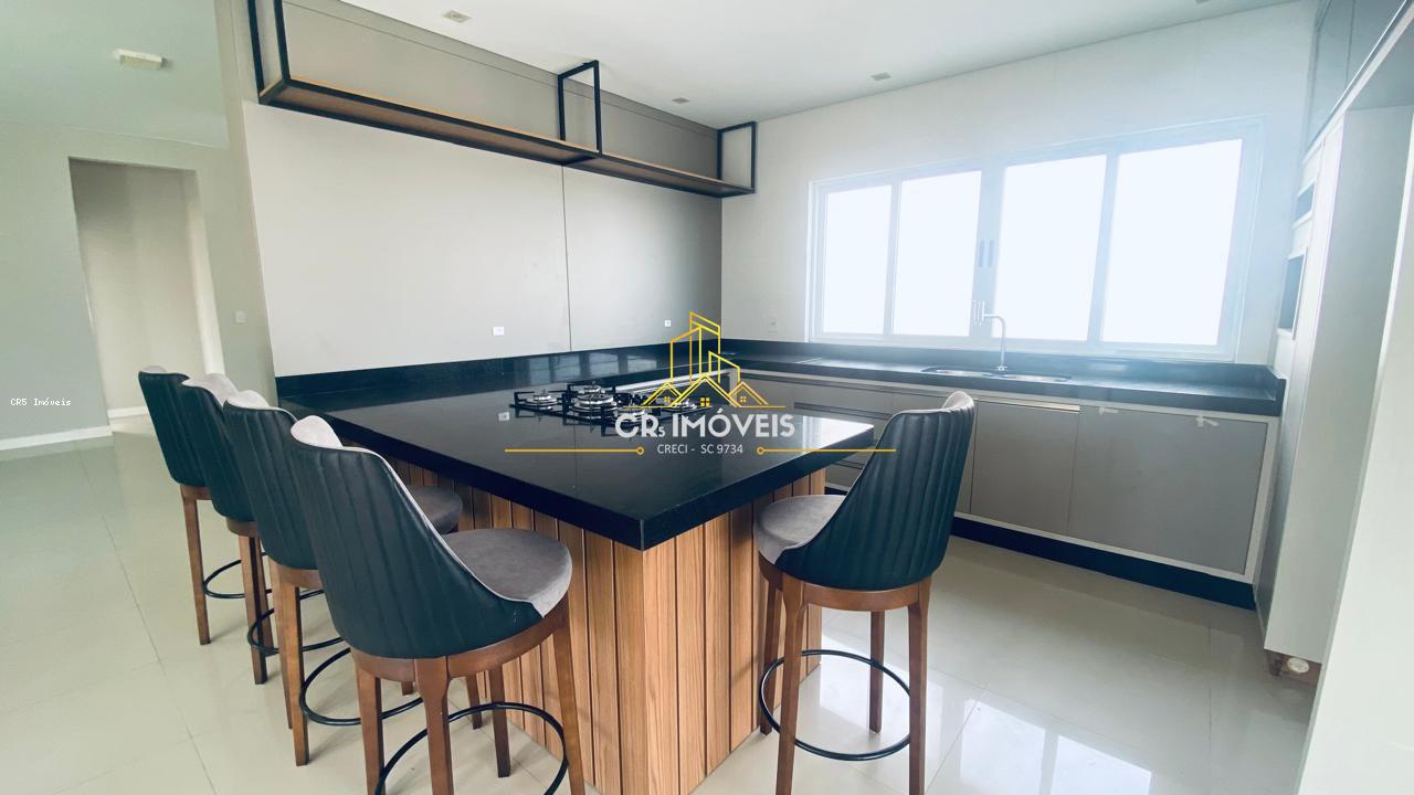 Sobrado, 3 quartos, 228 m² - Foto 1